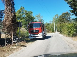 Sterpaglie a fuoco in zona Loggi a Perugia, paura per alcune abitazioni
