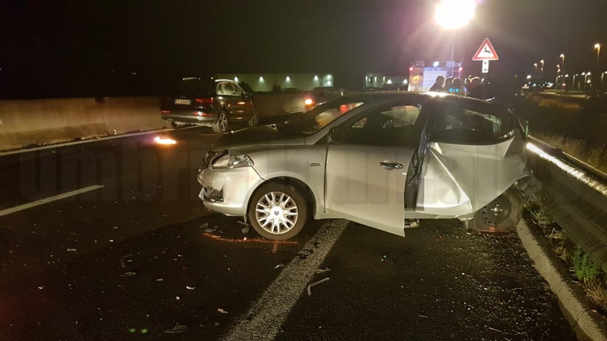 Incidente stradale a Ospedalicchio, carambola di auto, cinque persone ferite