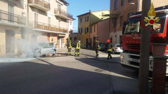 Incendio auto a San Nicolò di Celle nessun ferito, intervenuti anche i Carabinieri