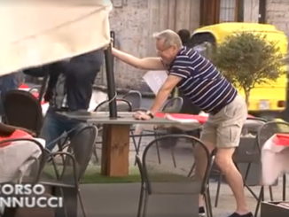 Una tromba d'aria mette ko corso Vannucci, ombrelloni salvati da turisti
