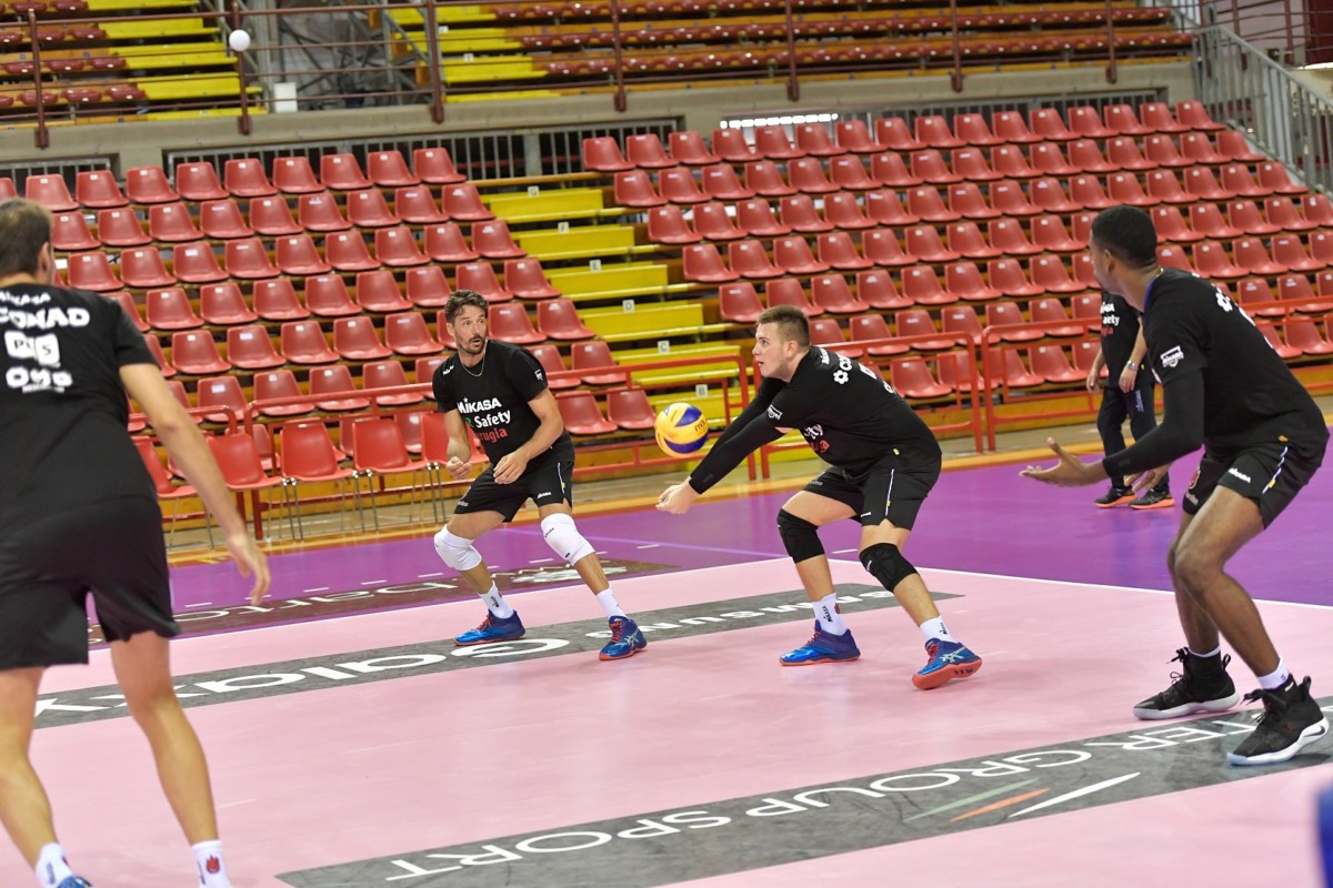 Supercoppa allenamento pomeridiano al Pala Barton per Sir Safety Conad Supercoppa allenamento pomeridiano al Pala Barton per Sir Safety Conad