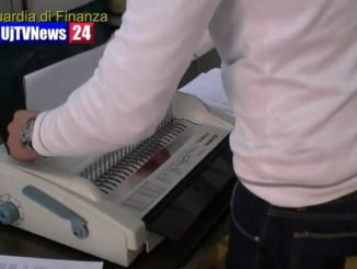 Riprografia - o reprografia - illegale, riproduzione testi universitari pronti per gli studenti