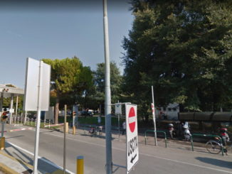 Cade dalle scale con il figlio in braccio, muore neonato di due mesi, dolore a Gualdo Tadino