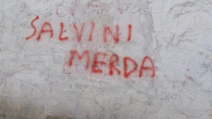 Scritte razziste, sessiste, volgari e offensive, cancellate per la terza volta
