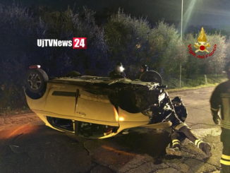 Incidente stradale all'alba auto si ribalta a Castiglione del lago, ferito conducente