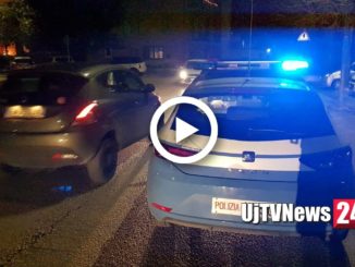 Auto polizia speronata da un'Audi rubata, banda di ladri in fuga [VIDEO]