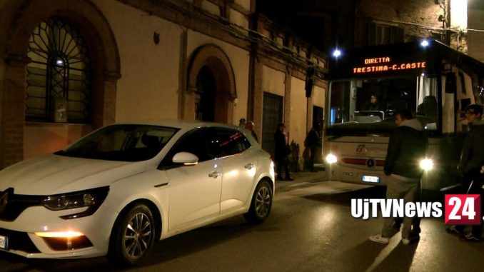 Autobus bloccato a Perugia in via XIV Settembre, è caos, ecco perché FOTOAutobus bloccato a Perugia in via XIV Settembre, è caos, ecco perché FOTO