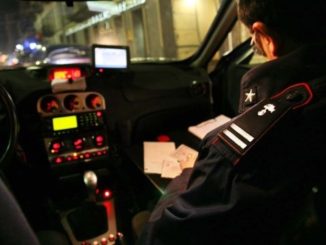 Nascosto nel garage di un'anziana, ferisce proprietaria e aggredisce carabinieri