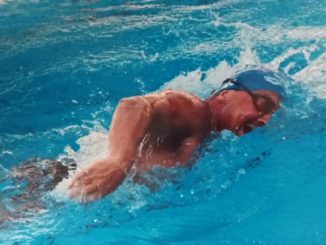 A nuoto per 24 ore di fila, Marco Fratini tenta il record del mondo