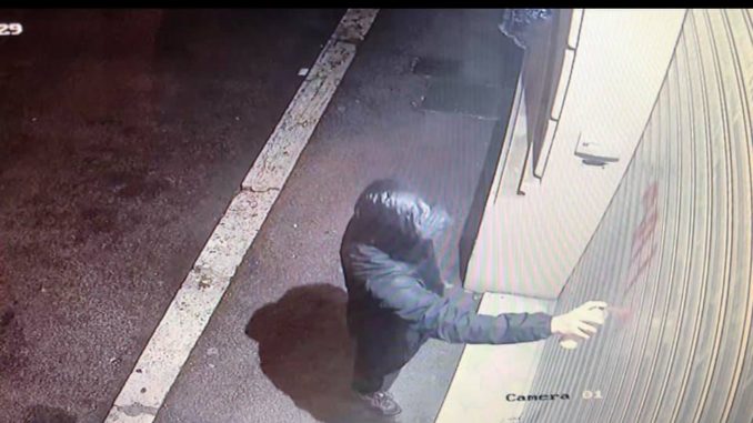 Spray rosso, vandalizzata la sede di CasaPound di Terni, indagini [Foto]