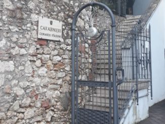 Rapina cellulare ad una 16enne, arrestato dai carabinieri