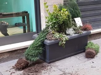 Atti vandalici lungo via Roma a Terni, individuati i responsabili