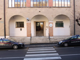 Spacciava hashish a due giovani, uno era minorenne, arrestato 50enne