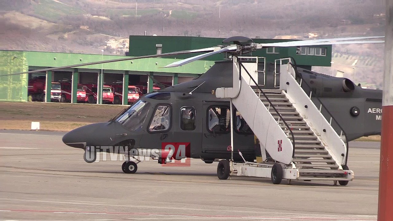 Atterraggio di emergenza per elicottero aeronautica all'aeroporto di Perugia, c'erano trenta vigili del fuoco