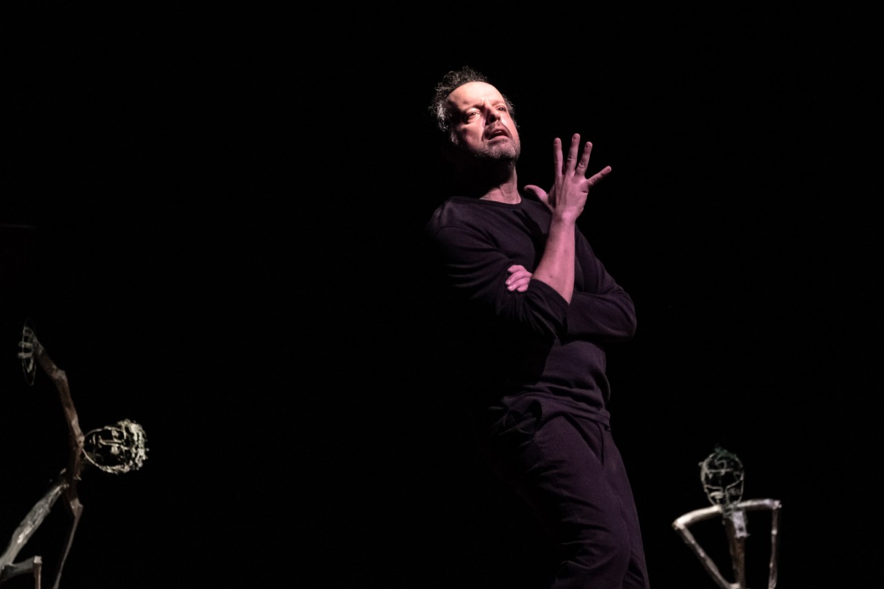 Mario Perrotta al Teatro Secci di Terni, con In nome del Padre