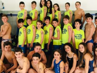 Nuotatori di Bastia Umbra si tatuano M sul braccio per Manuel Bortuzzo