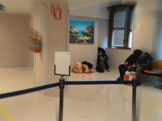 Senza tetto all'ospedale di Perugia, sloggiati dalla polizia di Stato