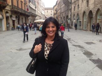 Antenna telefonica alta 35 metri, Mori, che ci fa tra gli ulivi