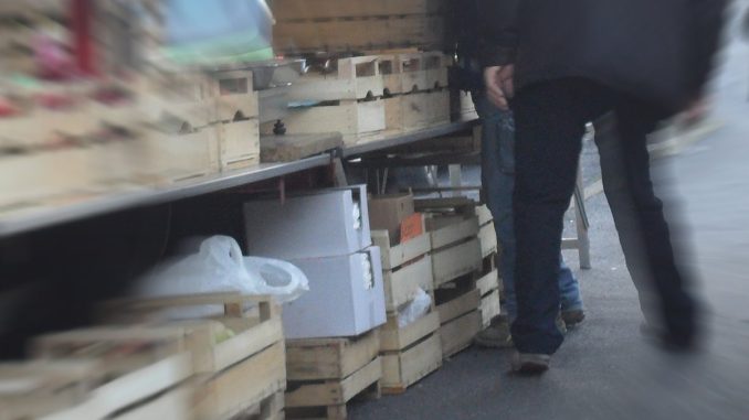 Frutta verdura in strada e inquinamento, Tamburi, è dal 2014 che attendiamo