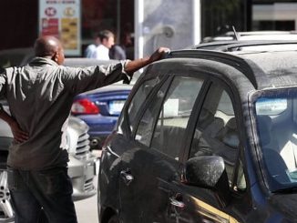 Assisi, denunciati due parcheggiatori abusivi, uno trovato con droga