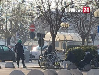 Parcheggiatori abusivi, stranieri terrorizzano clienti all'Agora Coop