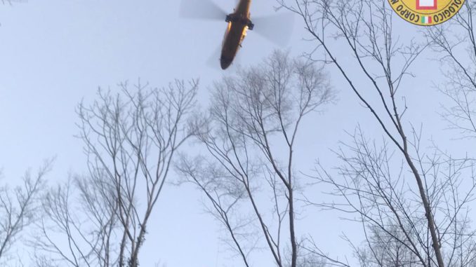 Monte Aguzzo, boscaiolo recuperato da elisoccorso, Sasu e forestali