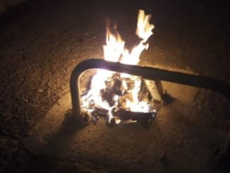 Atto vandalico a Fontivegge nel corso della notte, rifiuti e auto incendiati