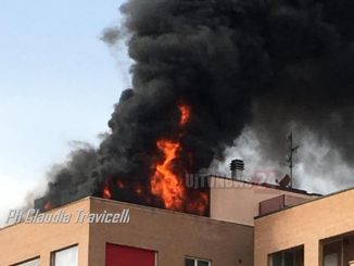 Incendio appartamento a Bastia Umbra, fiamme altissime, panico in città
