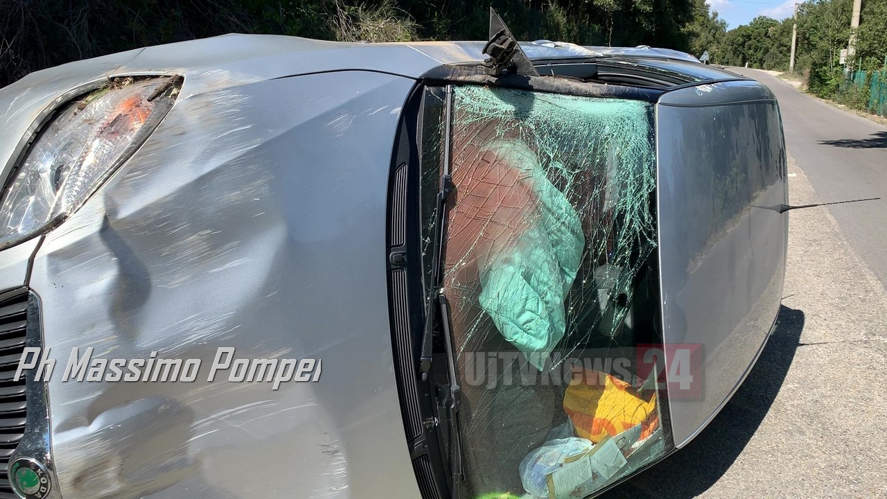 Si ferma per soccorso in un incidentato e le rubano il portafoglio