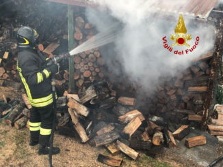 Incendio in una legnaia nel Gualdese all'Osteria Cerasa