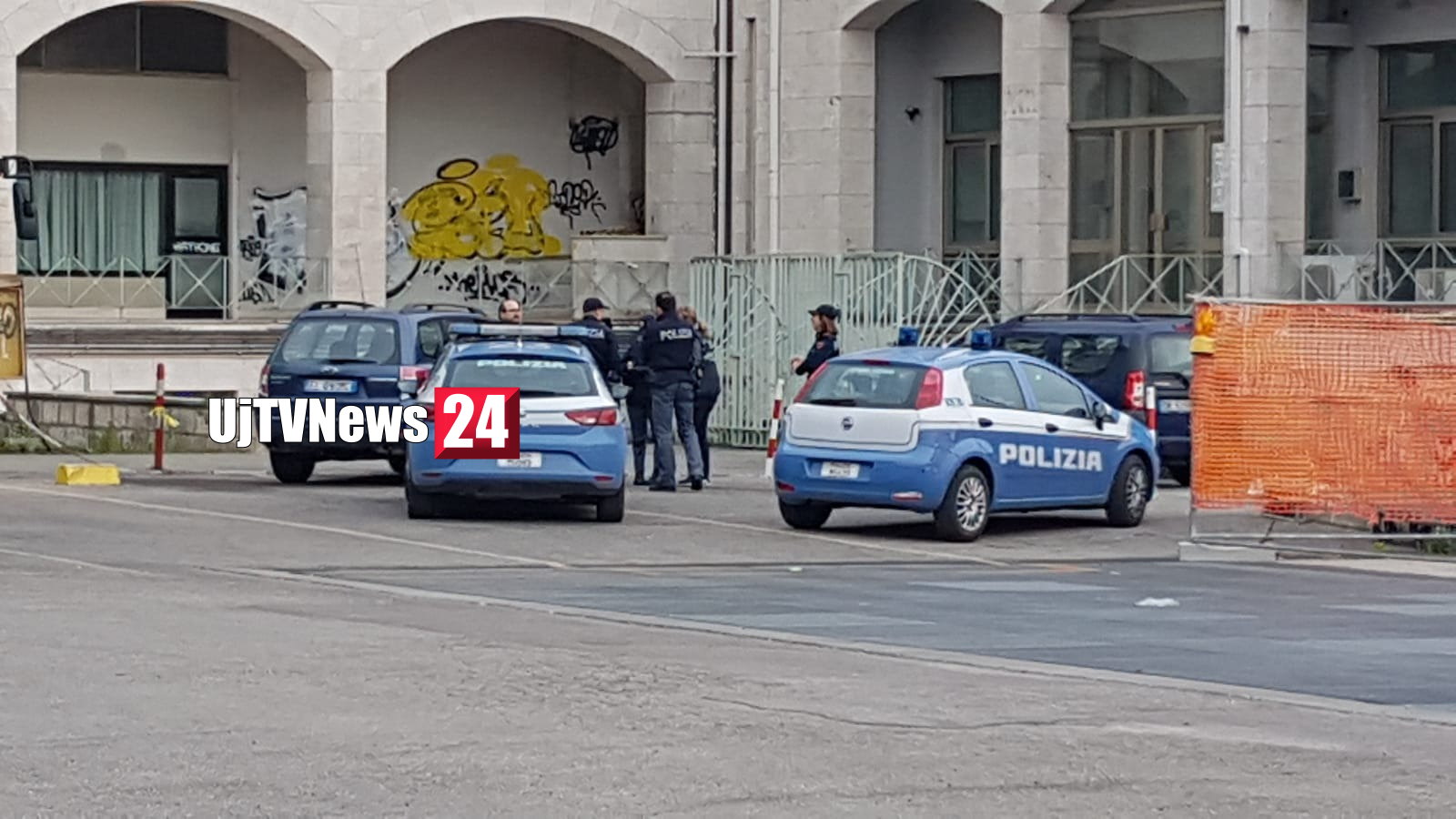 Morto un ragazzo in Piazza Partigiani, forse overdose, inutili i soccorsi