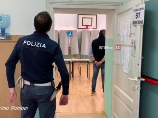 Santini elettorali candidata leghista nel seggio 61 di Santa Lucia, arriva la Digos