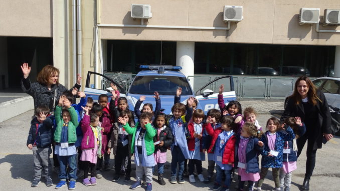 Poliziotti si nasce e io, modestamente, lo nacqui, bimbi in divisa