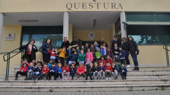Poliziotti si nasce e io, modestamente, lo nacqui, bimbi in divisa