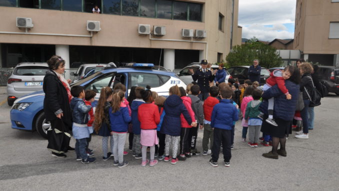Poliziotti si nasce e io, modestamente, lo nacqui, bimbi in divisa