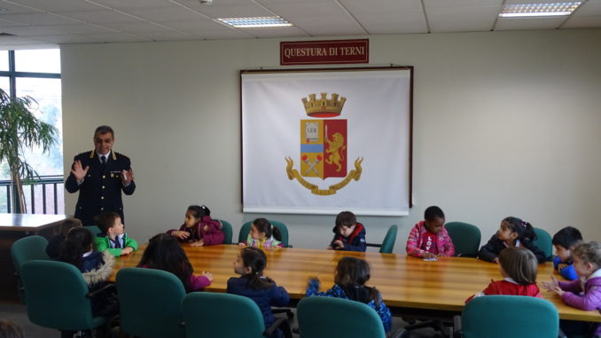 Poliziotti si nasce e io, modestamente, lo nacqui, bimbi in divisa