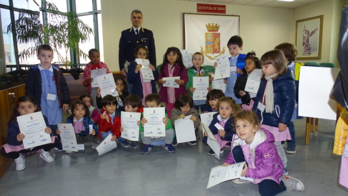 Poliziotti si nasce e io, modestamente, lo nacqui, bimbi in divisa