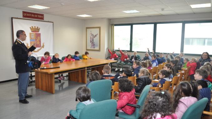 Poliziotti si nasce e io, modestamente, lo nacqui, bimbi in divisa