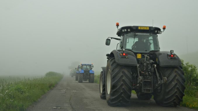 Modifica legge caccia protesta agricoltori, 100 trattori ingresso A1 Bettolle