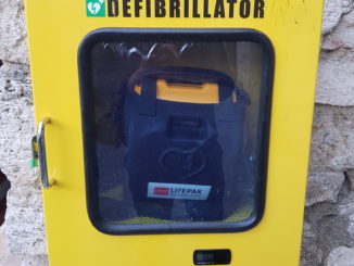 Montecucco a prova di cuore, la comunità dei residenti dona defibrillatore