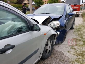 Incidente, scontro frontale a Bastia Umbra, c'è un ragazzo ferito
