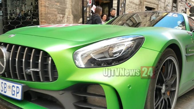 La 1000 Miglia ha fatto tappa a Perugia, auto da 40 paesi esteri