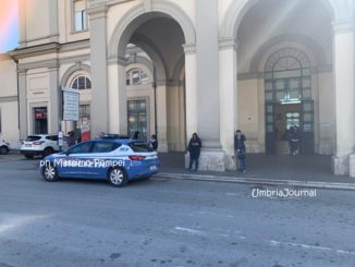 Negozio etnico a Fontivegge, straniera con certificato di nazionalità falso