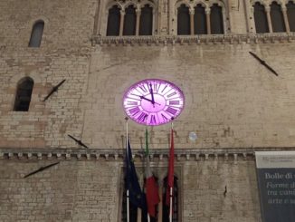 Palazzo dei Priori 4 e 5 maggio si tinge di rosa lotta ai tumori femminili