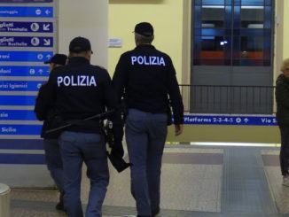 Si toglieranno le armi agli agenti non vaccinati, circolare di Ps