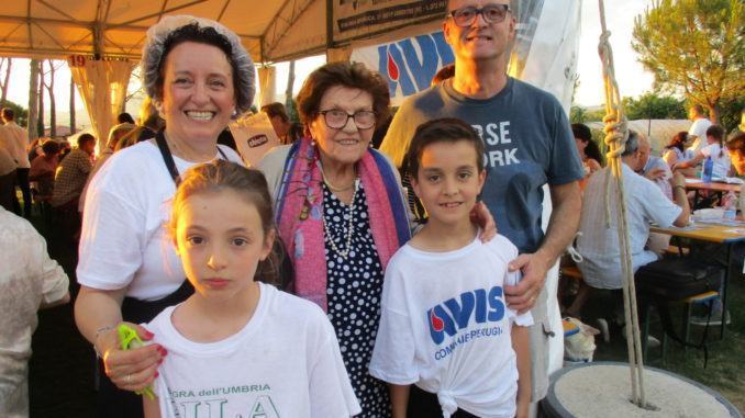 Nonna Faustina a 102 anni va alla Sagra della Torta al testo a Pila