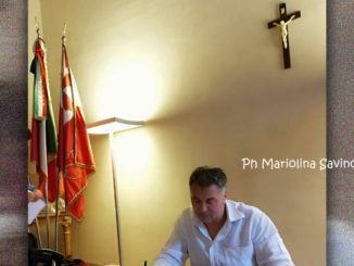 Il sindaco di Foligno Stefano Zuccarini rivuole il Crocifisso al suo posto 