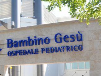 Bimba cade in piscina, dall'ospedale di Perugia, in elicottero al Bambin Gesù