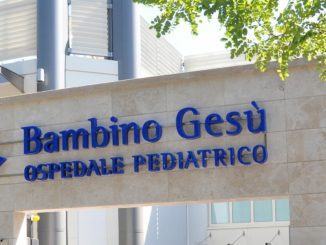 Bimba cade in piscina, dall'ospedale di Perugia, in elicottero al Bambin Gesù