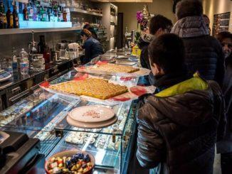 Venti anni di attività, il Bar Pellas a Perugia li festeggia egregiamente